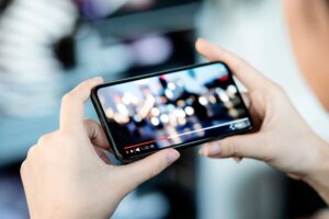 ホームページに「動画」を取り入れるメリットと注意点｜株式会社アイウェイヴコラム
