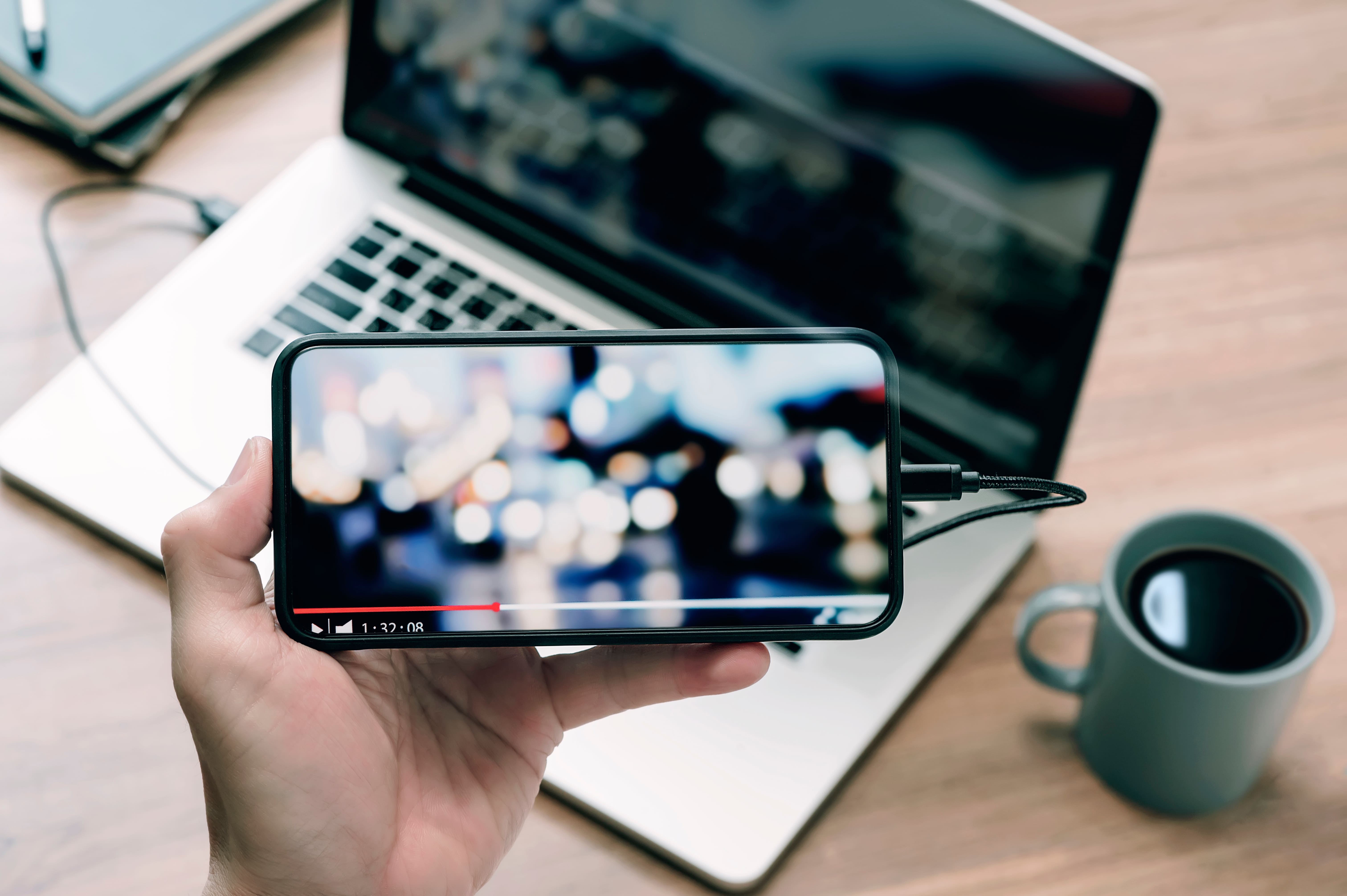 ホームページに「動画」を取り入れるメリットと注意点｜株式会社アイウェイヴコラム