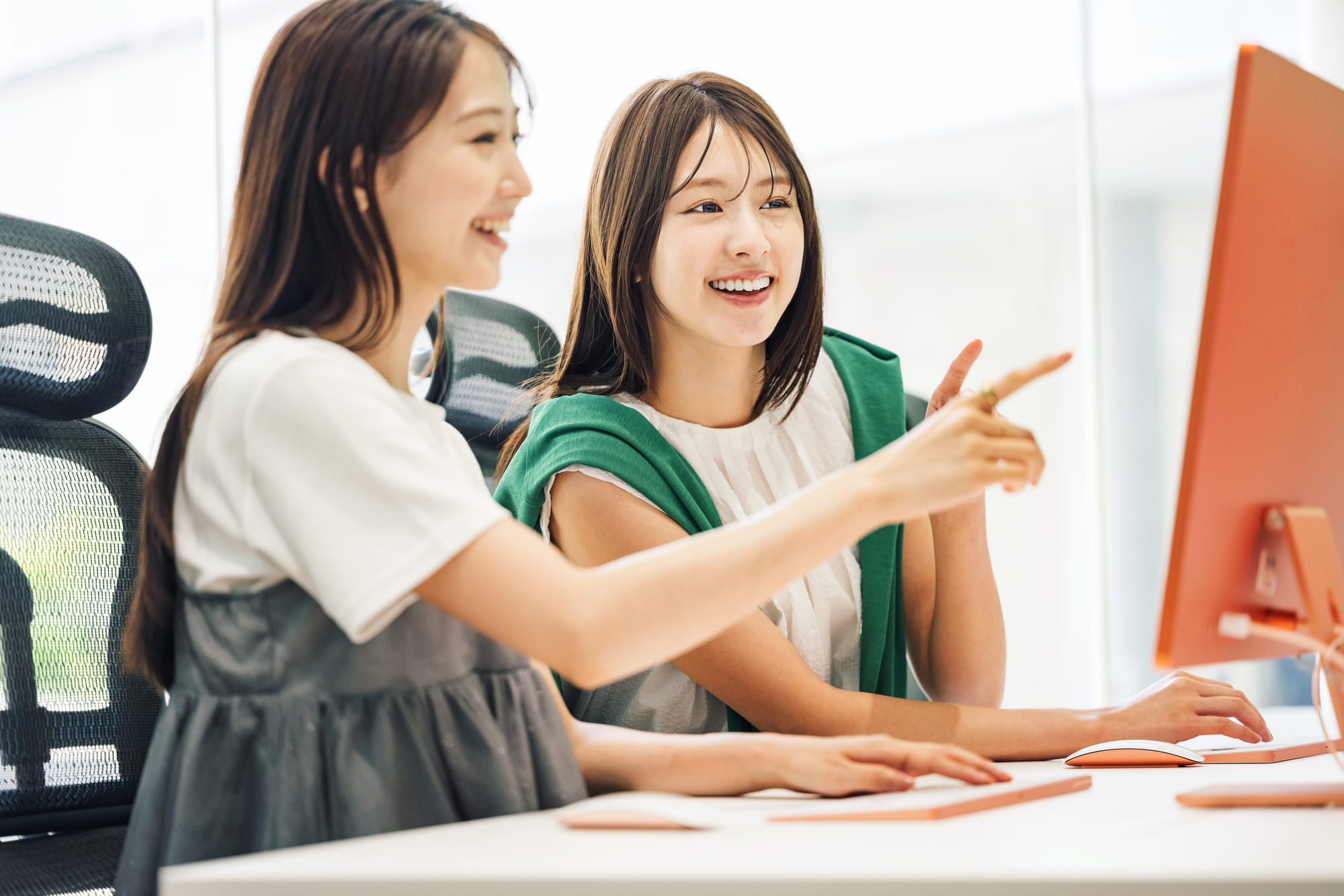 AI時代に「選ばれる」企業サイトとは？ E-E-A-Tが導く一次情報の力｜株式会社アイウェイヴコラム